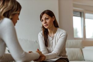woman talks with therapist about starting a social phobia treatment program 